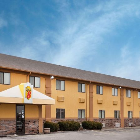 Super 8 By Wyndham Muscatine Otel Dış mekan fotoğraf