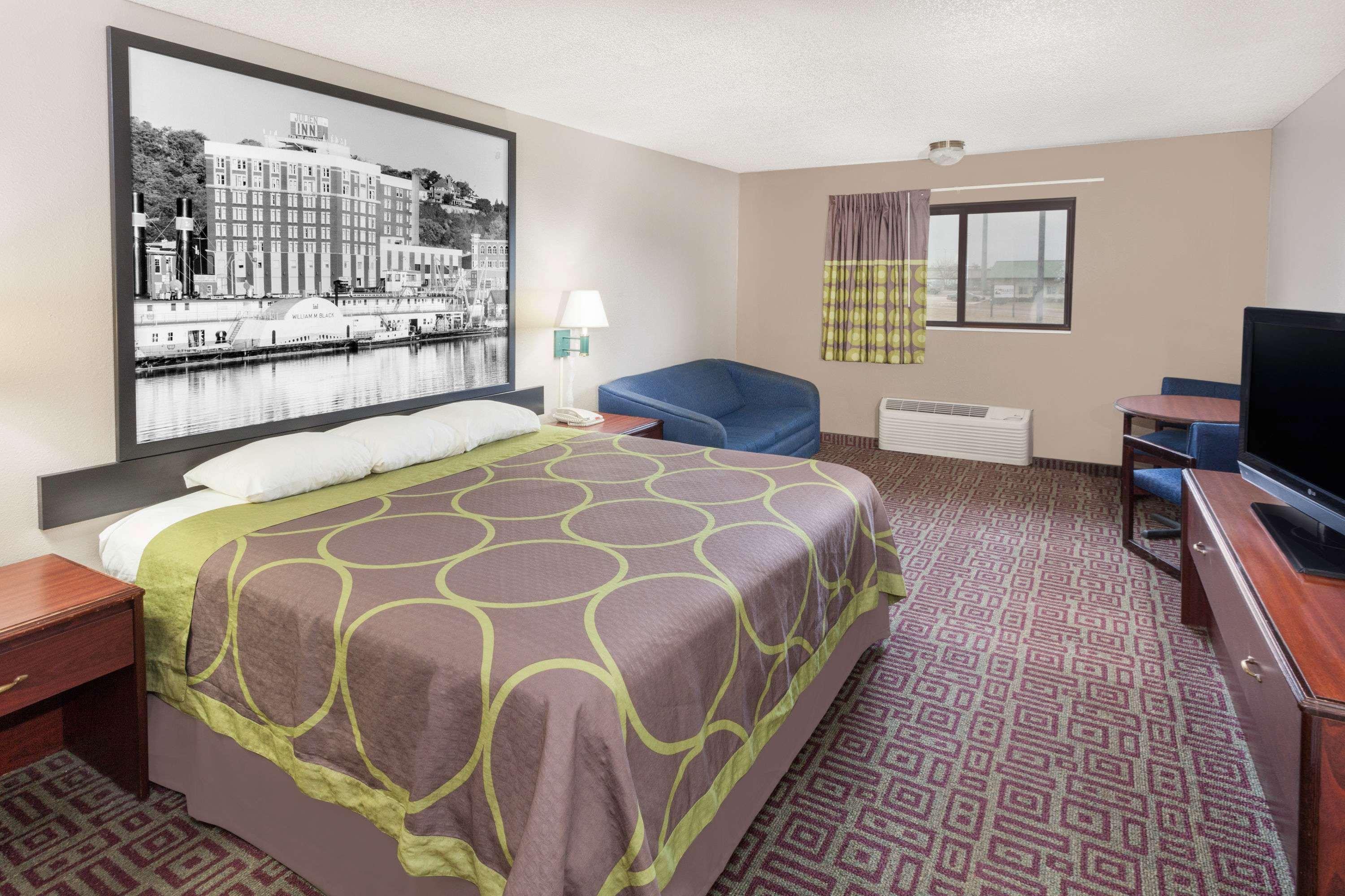 Super 8 By Wyndham Muscatine Otel Dış mekan fotoğraf