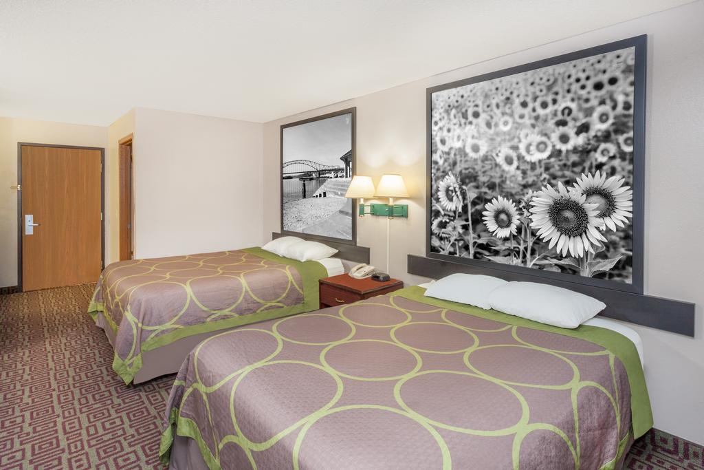 Super 8 By Wyndham Muscatine Otel Dış mekan fotoğraf