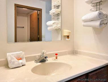 Super 8 By Wyndham Muscatine Otel Dış mekan fotoğraf