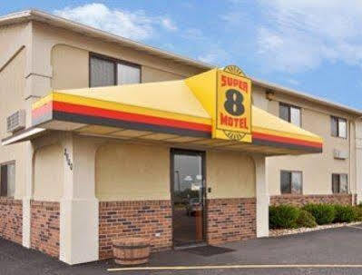 Super 8 By Wyndham Muscatine Otel Dış mekan fotoğraf