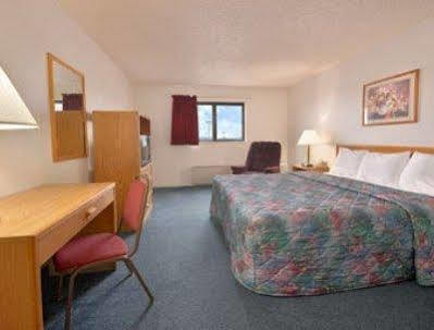 Super 8 By Wyndham Muscatine Otel Dış mekan fotoğraf